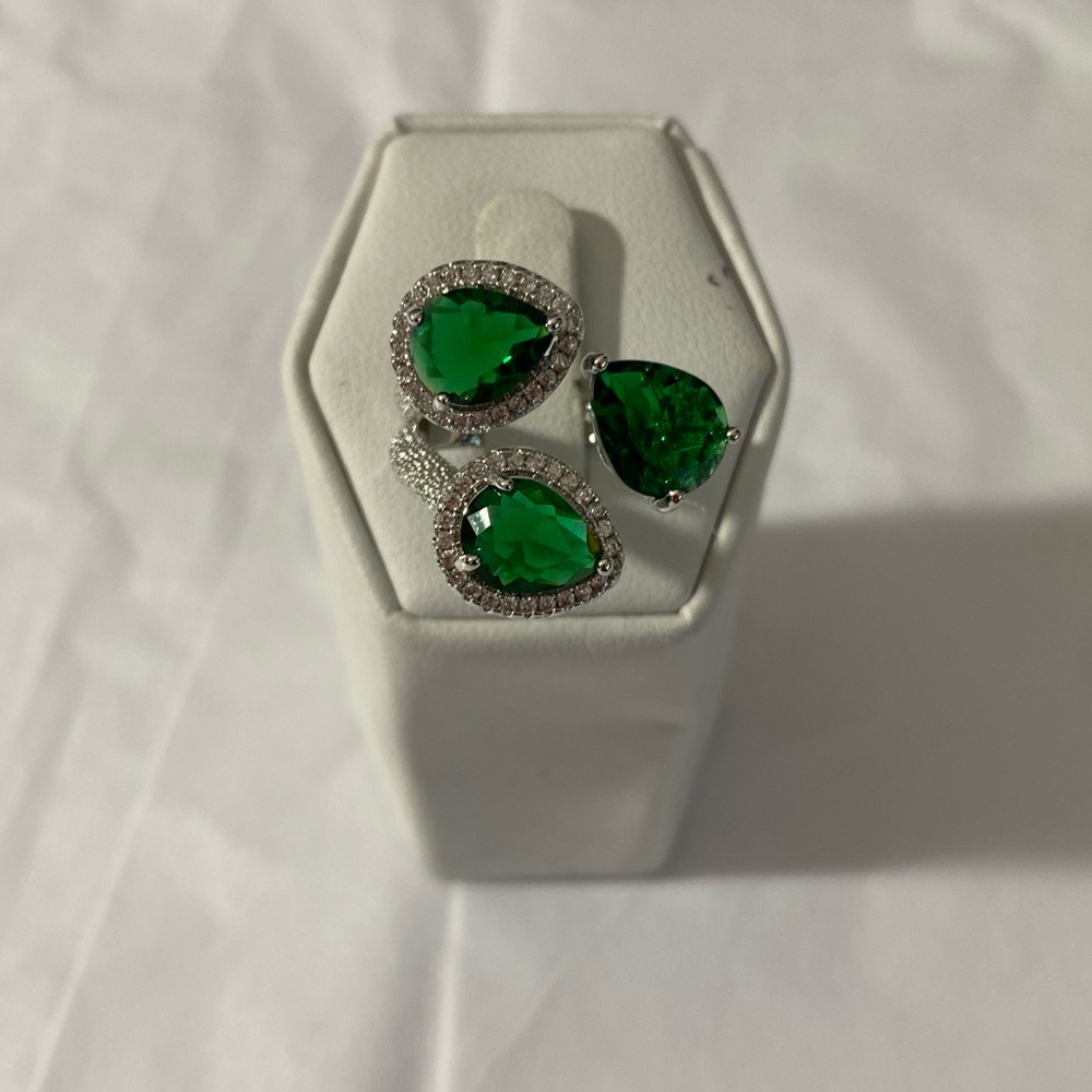 Size 9 WEDDING RING - Picture 3 of 5